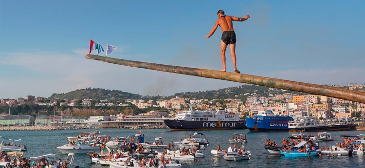 Pennone a Mare di Pozzuoli, antica tradizione tra fede e folklore