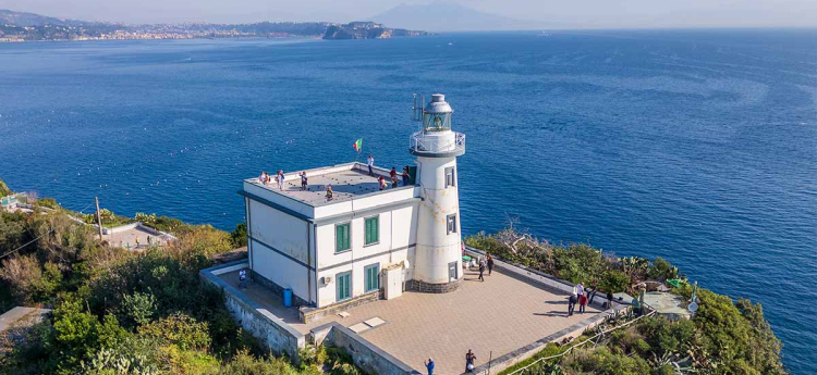 La Marina Militare e il Faro di Capo Miseno