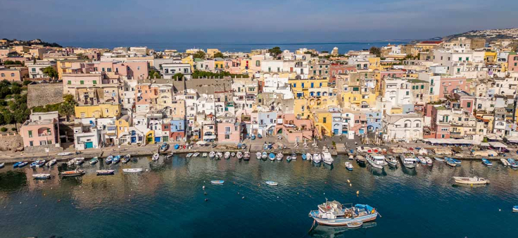 Divieto di sbarco a Procida e Capri dal 31 marzo per i non residenti