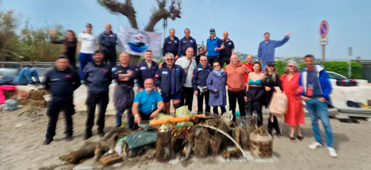 Giornata del Mare, rimossi 500 kg di rifiuti da volontari a Bacoli