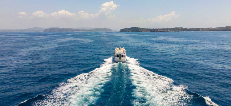 Corse Ippocampo per festa di Sant'Anna a Ischia e The Kolors a Procida