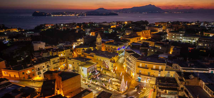 Natale a Monte di Procida 2025, un mese di eventi tra mercatini, musica e tradizioni