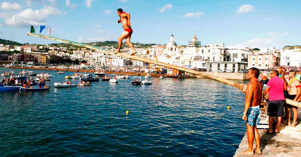 festa-del-pennone-a-mare-pozzuoli