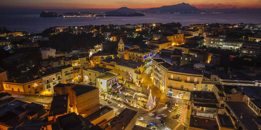 Natale a Monte di Procida 2025, un mese di eventi tra mercatini, musica e tradizioni