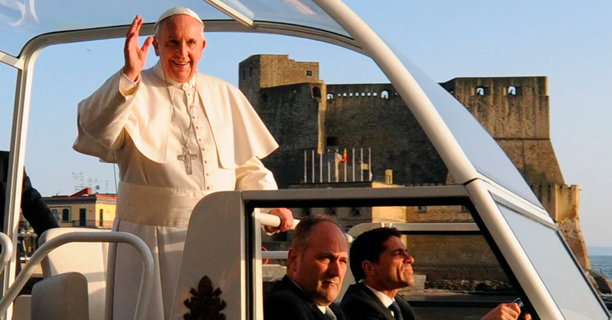 morte-papa-francesco-napoli