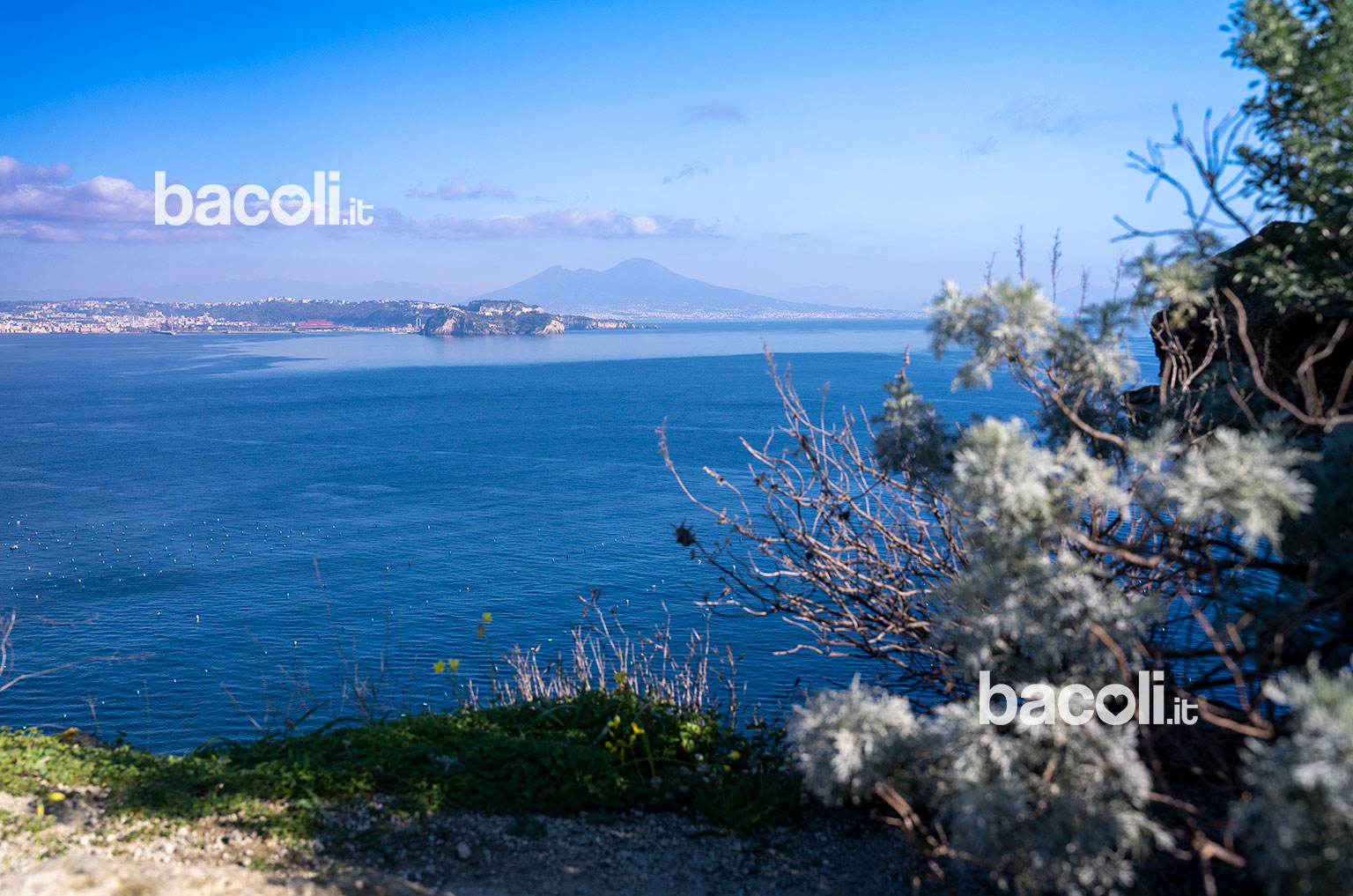 golfo di napoli con vista vesuvio