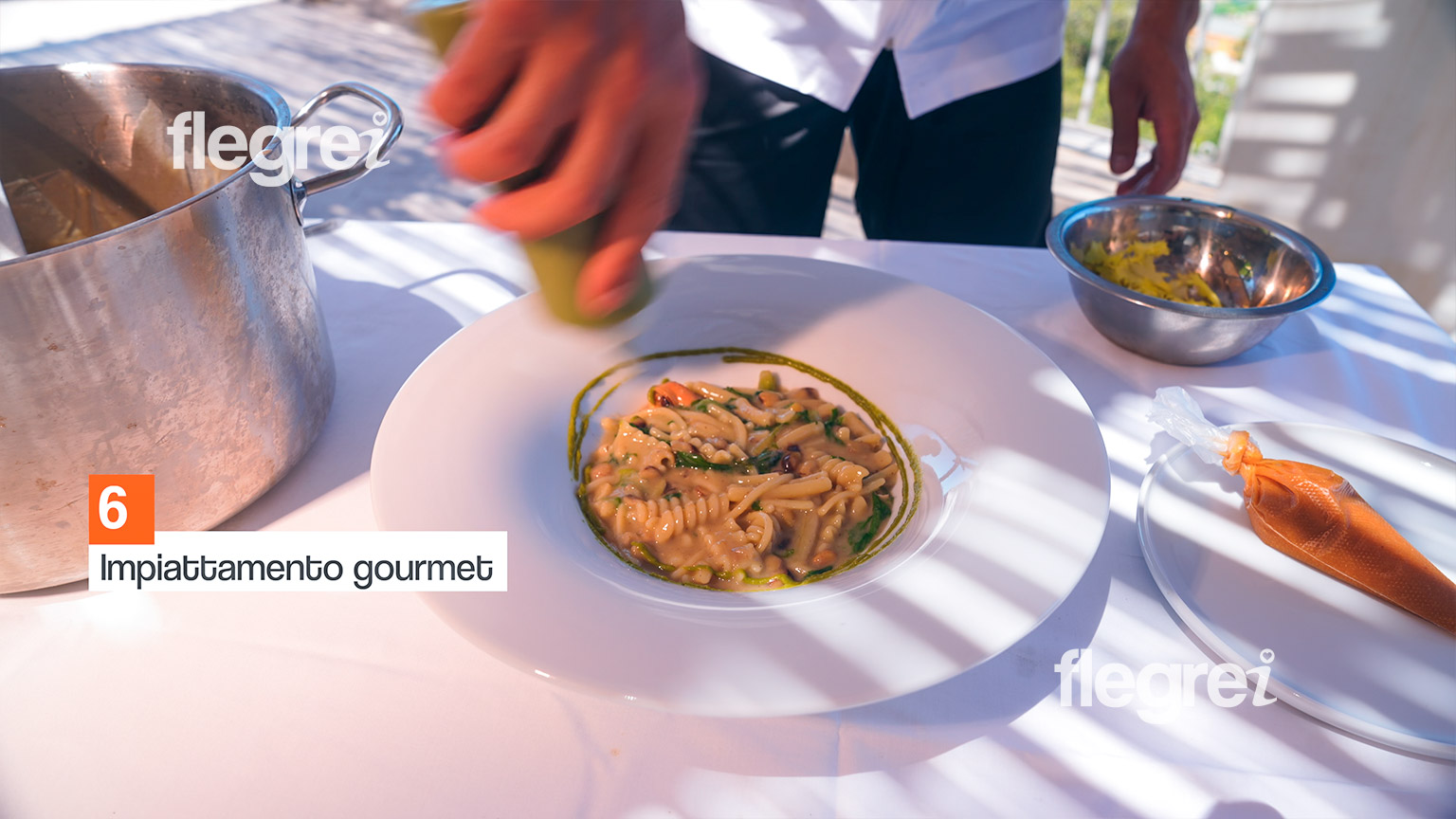 impiattamento-pasta-e-cicerchie-con-cozze-scarola-limone