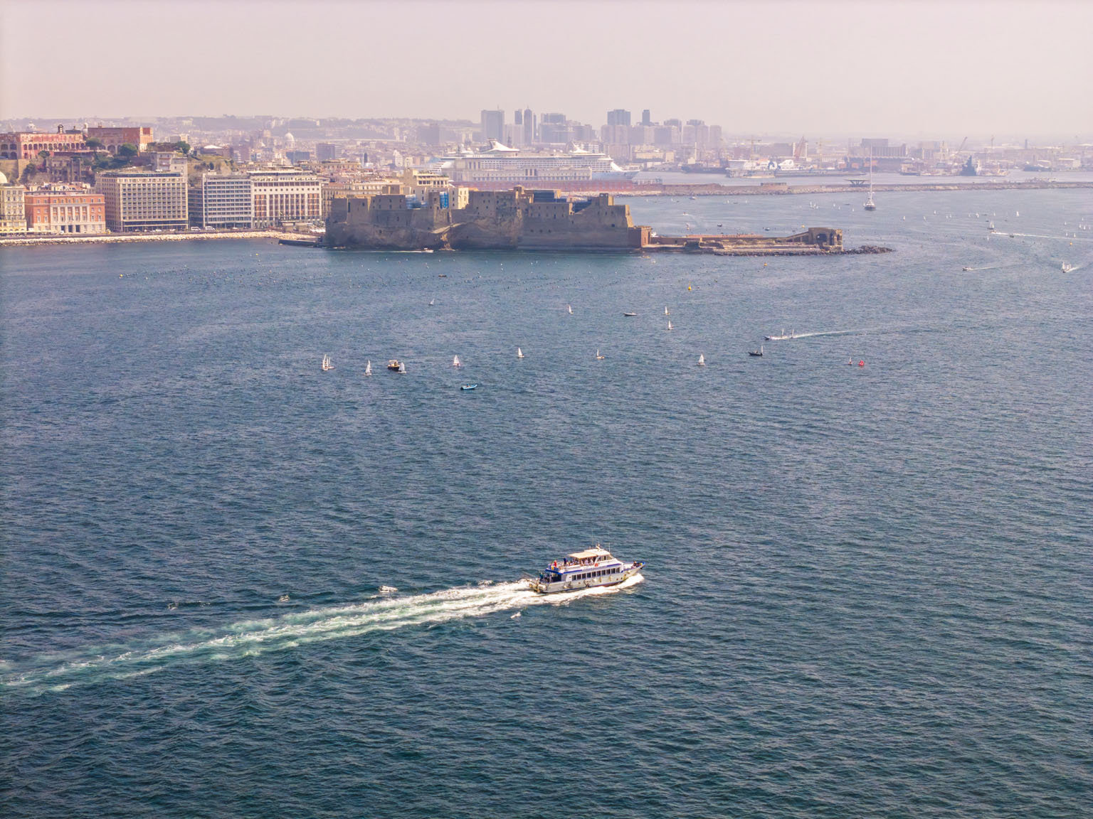 minicrociera-golfo-di-napoli-pozzuoli-castel-ovo-ippocampo